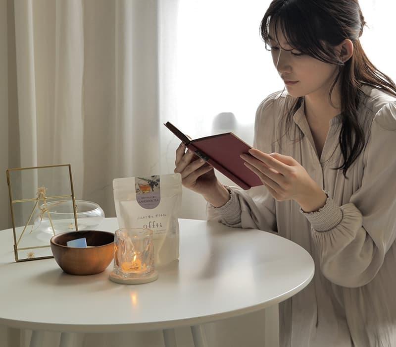 フタ付きキャンドルグラス「カービー」（コハク）